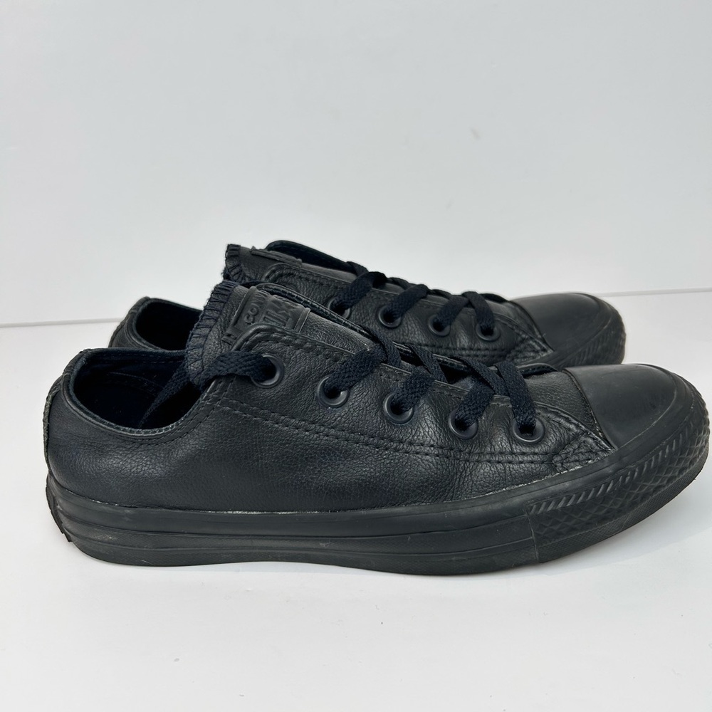 Converse Chuck Taylor All Star Leather Low Top Sneaker, 6, Classic Shoe